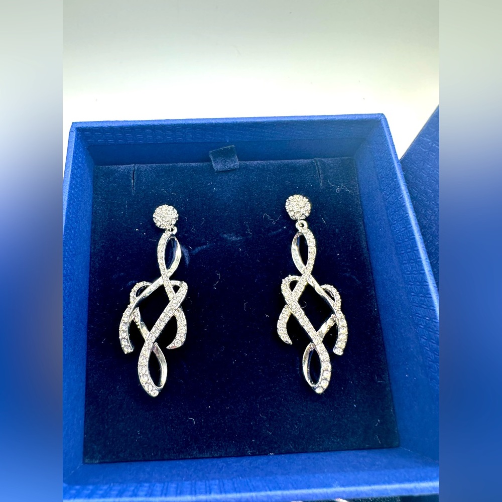 Swarovski lightness pierced drop earrings Stunning! Special event!